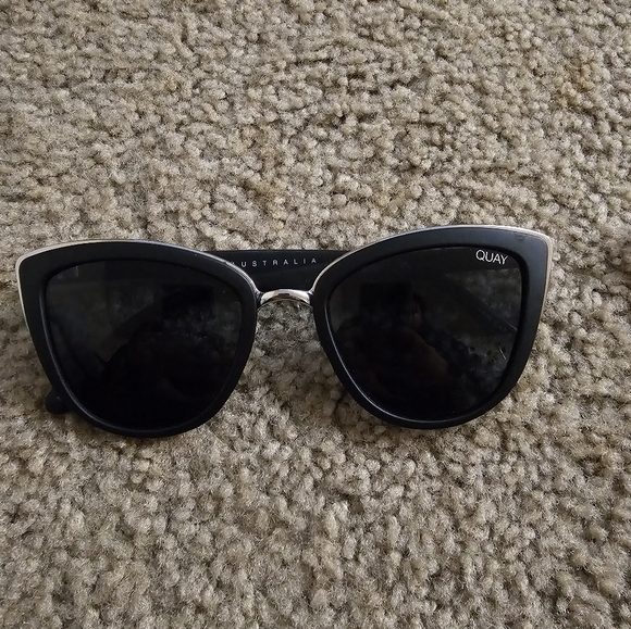 Quay Sunglasses - Picture 2 of 3